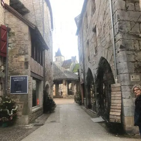 Appartamento Medieval Le De La Rue Droite 3